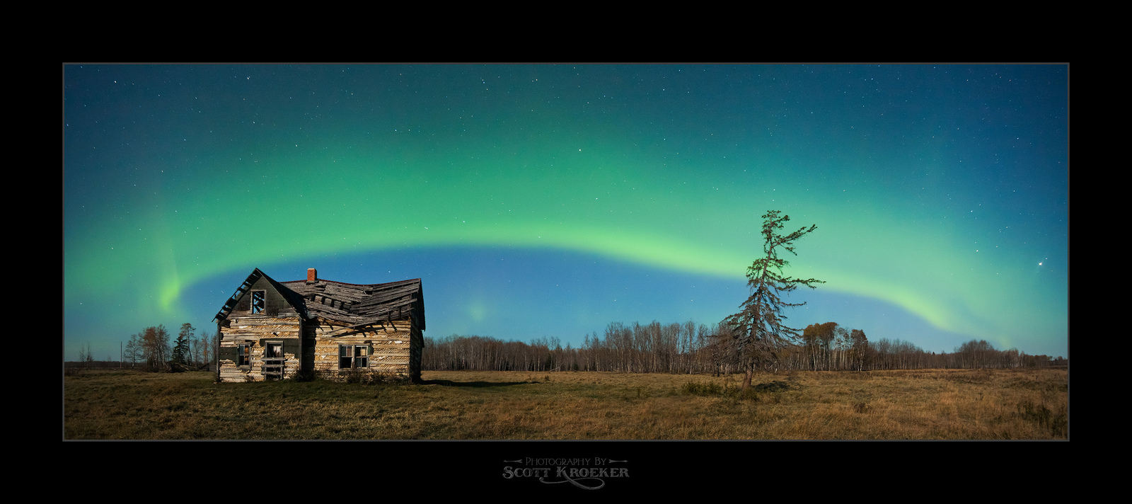House Under Aurora (panorama)