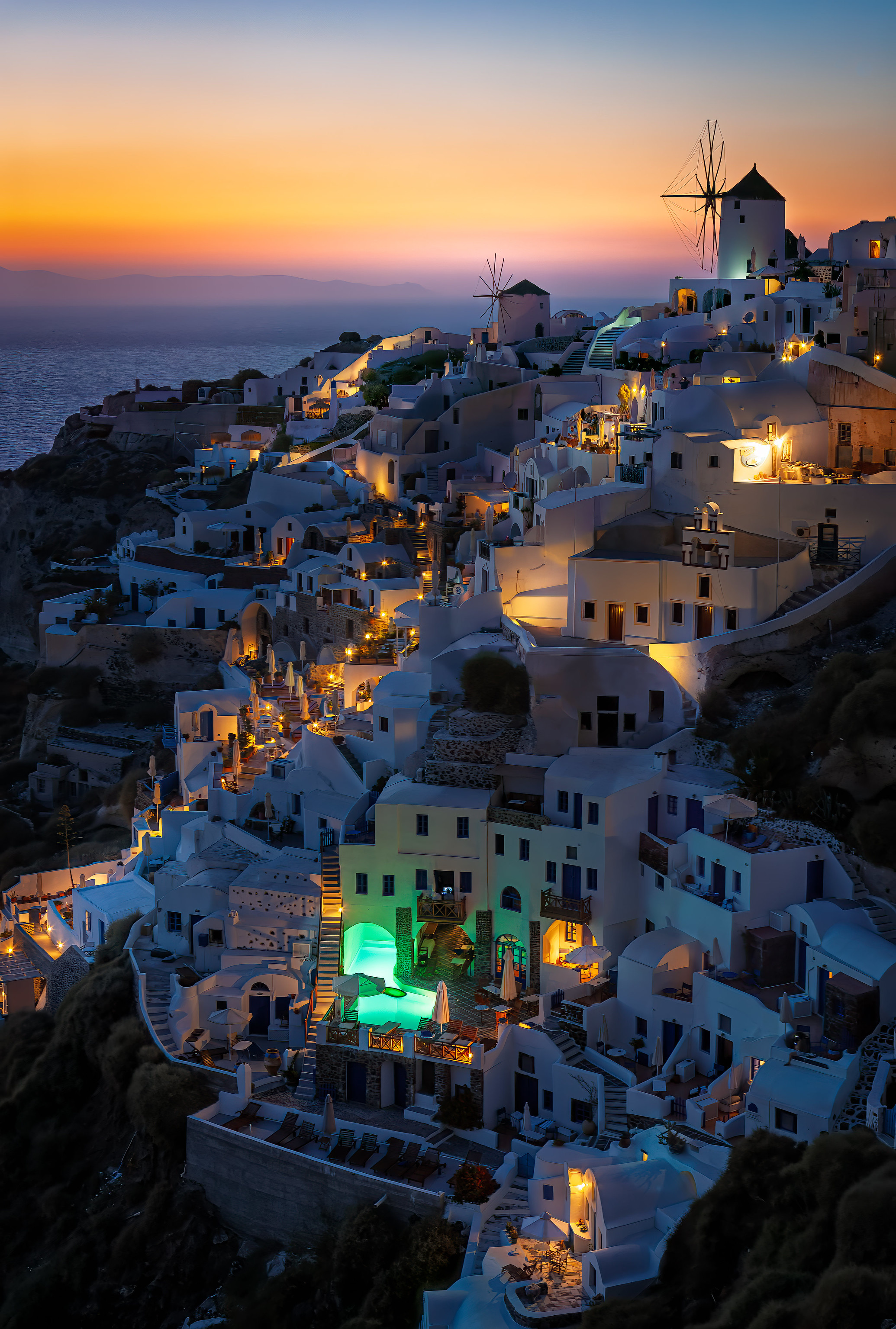 Oia, Santorini � Where the Sun Kisses the Sky