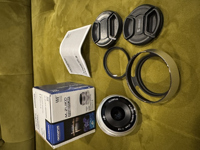 Olympus m.Zuiko Digital 17mm f/1.8 Lens - Silver- Mark 1...