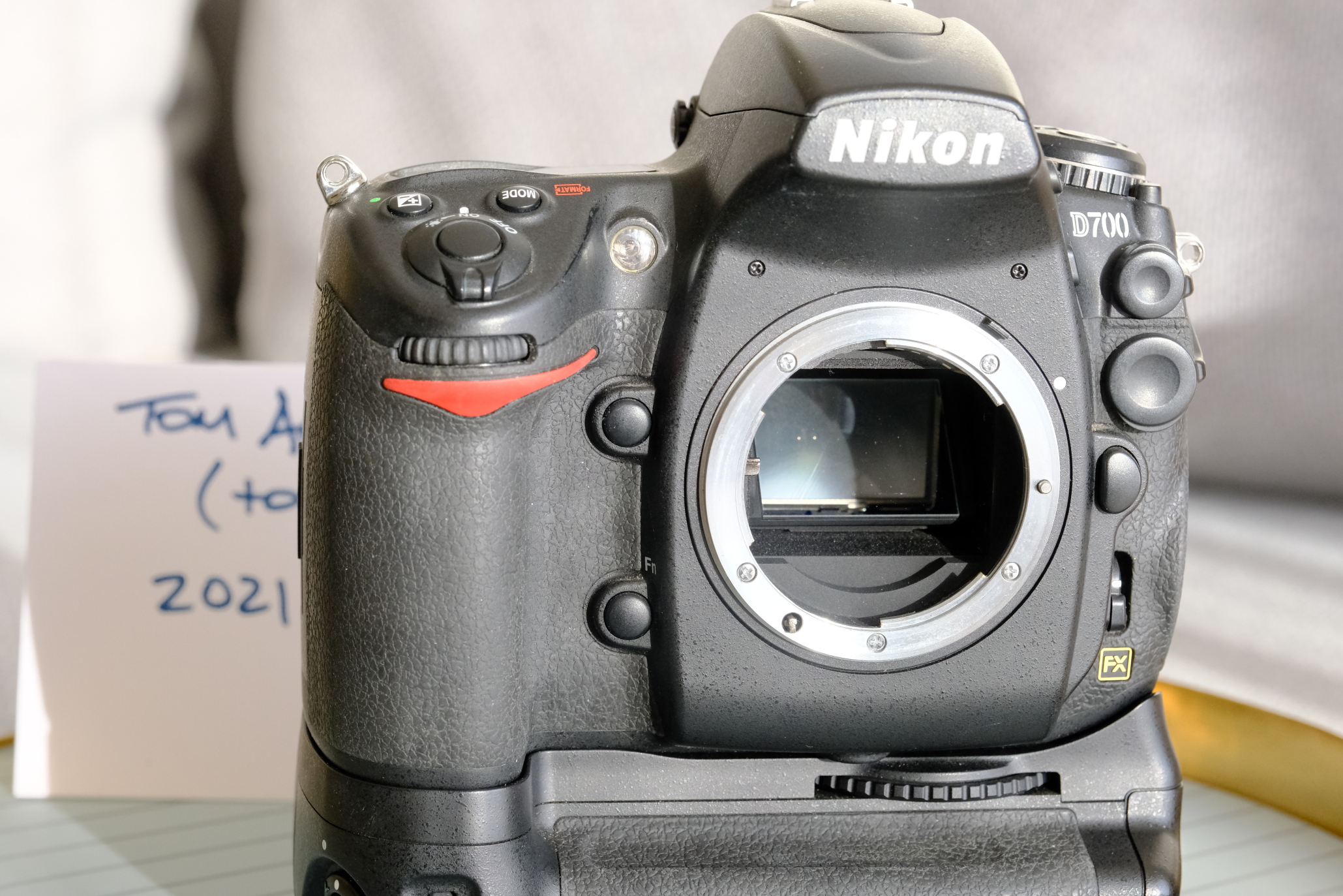 nikon d700 grip mb d10