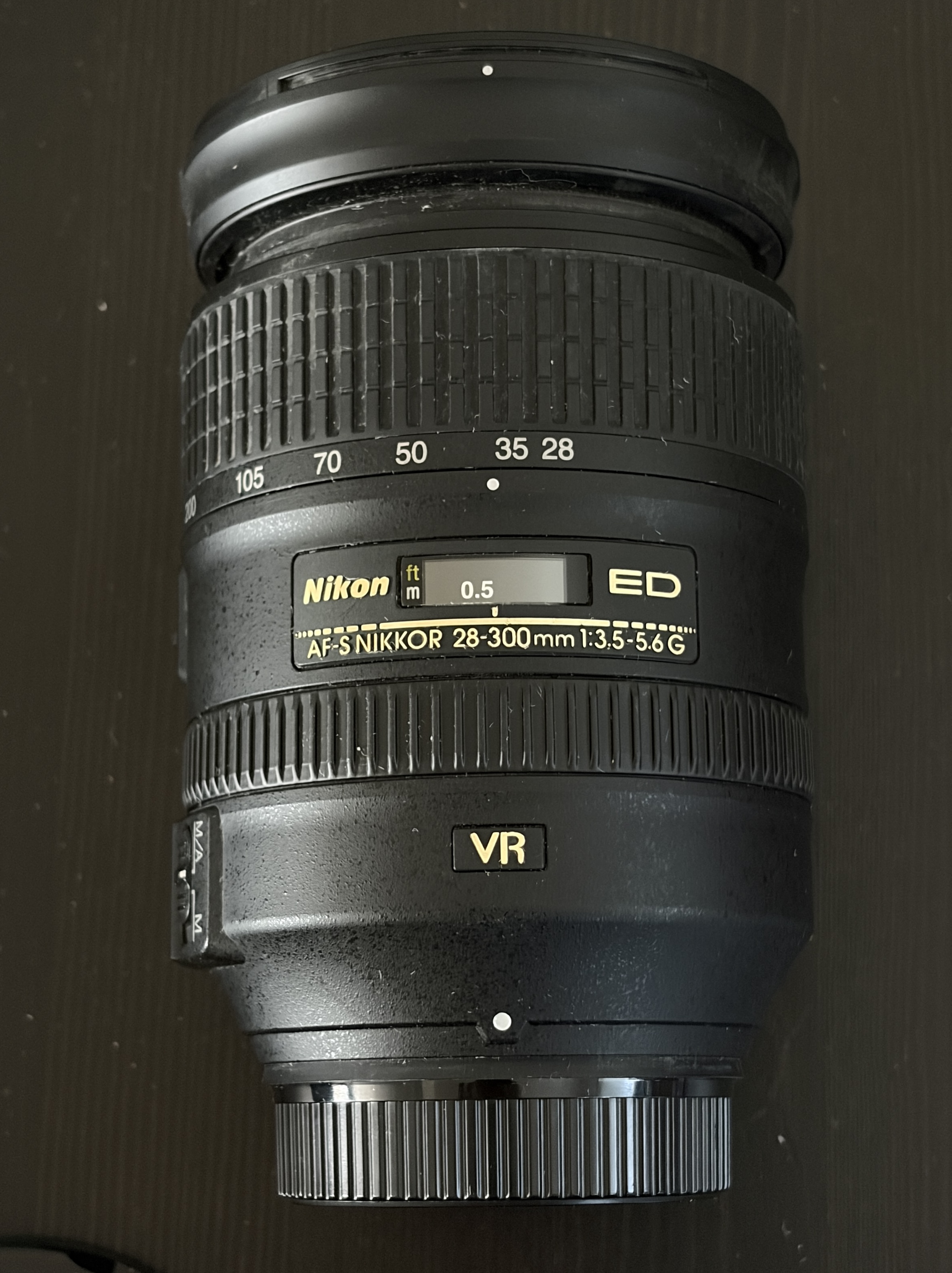 Nikon 28-300 f/3.5 - f/5.6 VR ED G