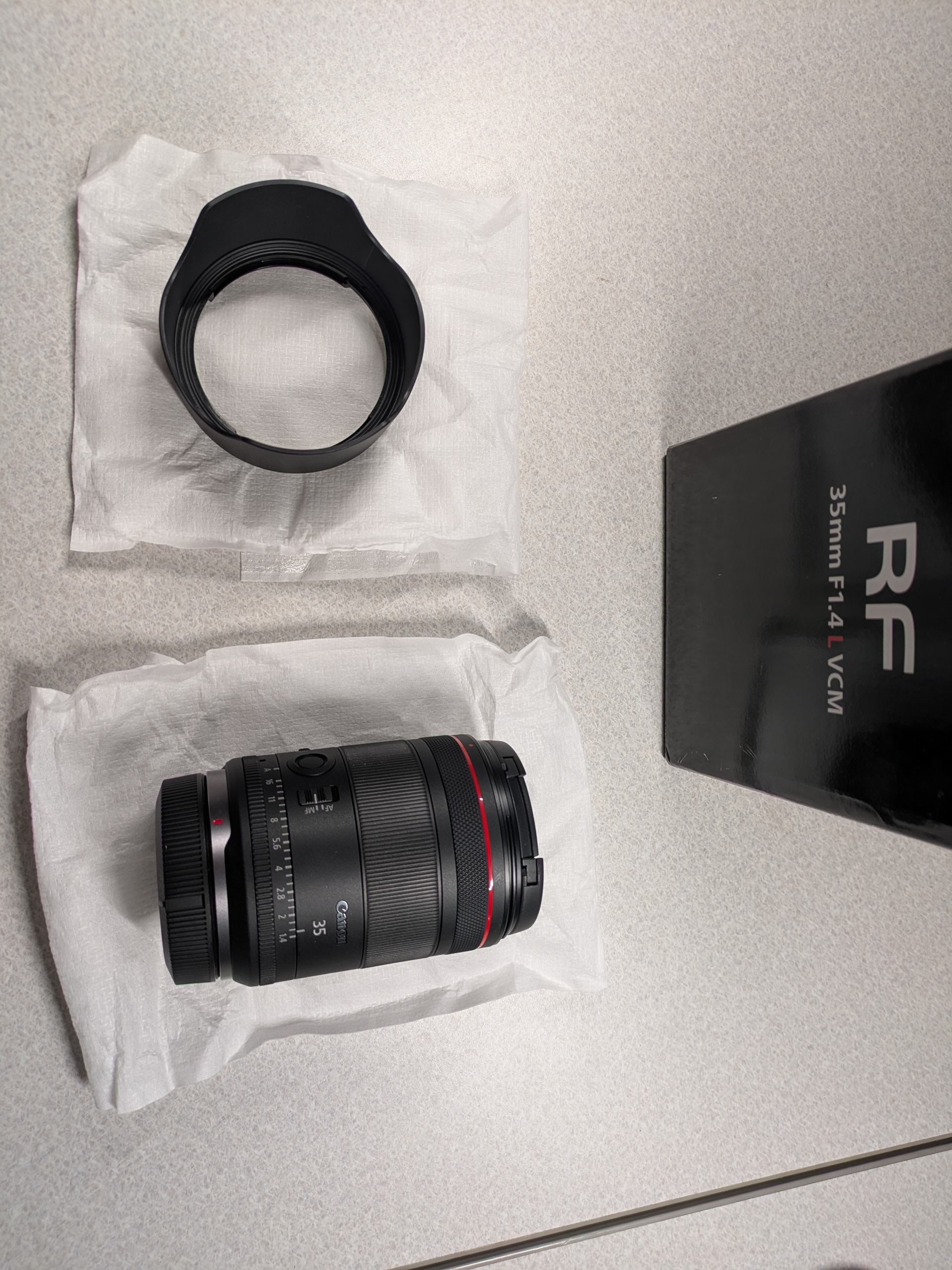 REDUCED: Canon RF 35mm f/1.4 VCM lens