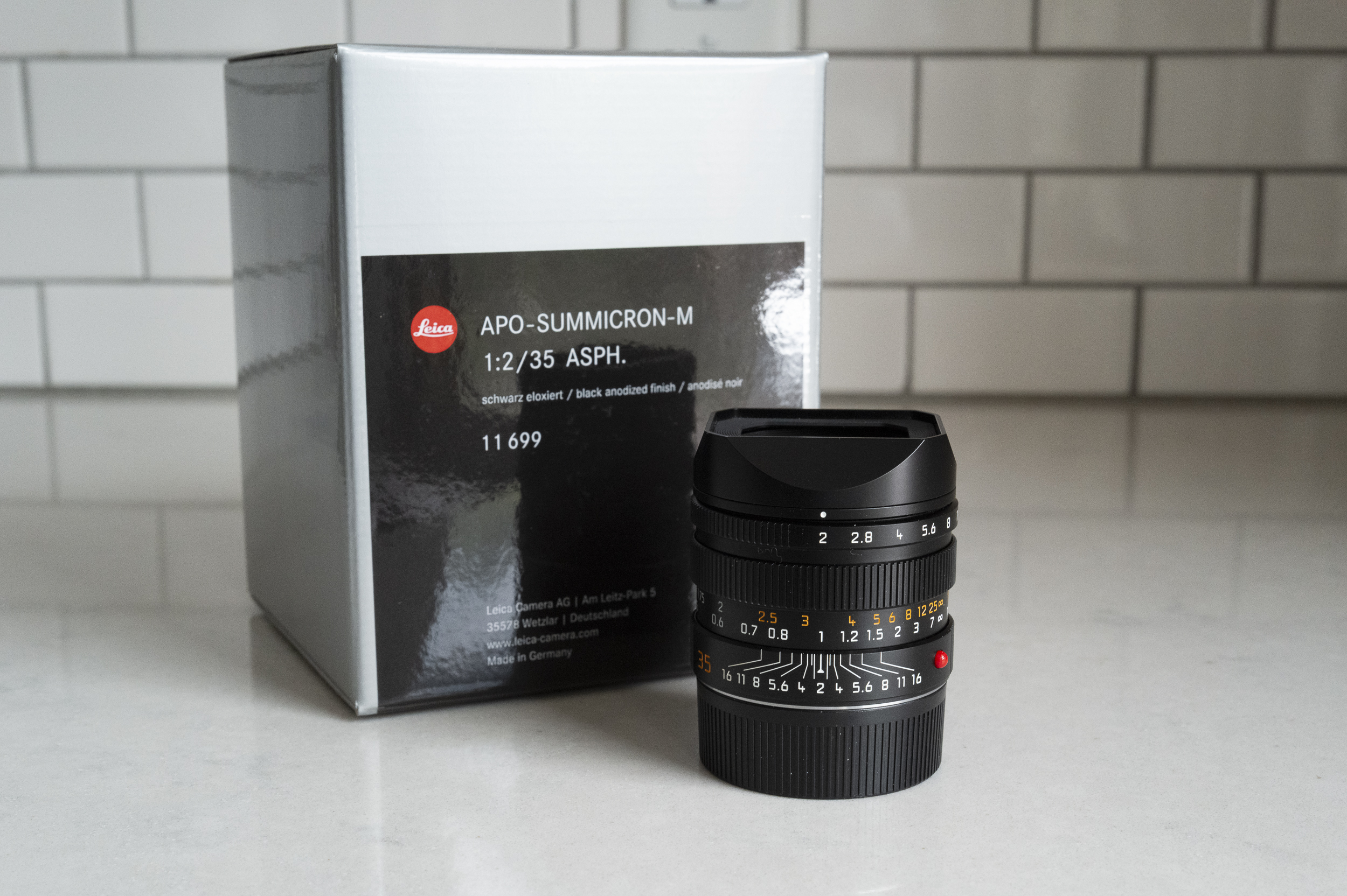 Leica 35mm APO Summicron M lens 9+/10