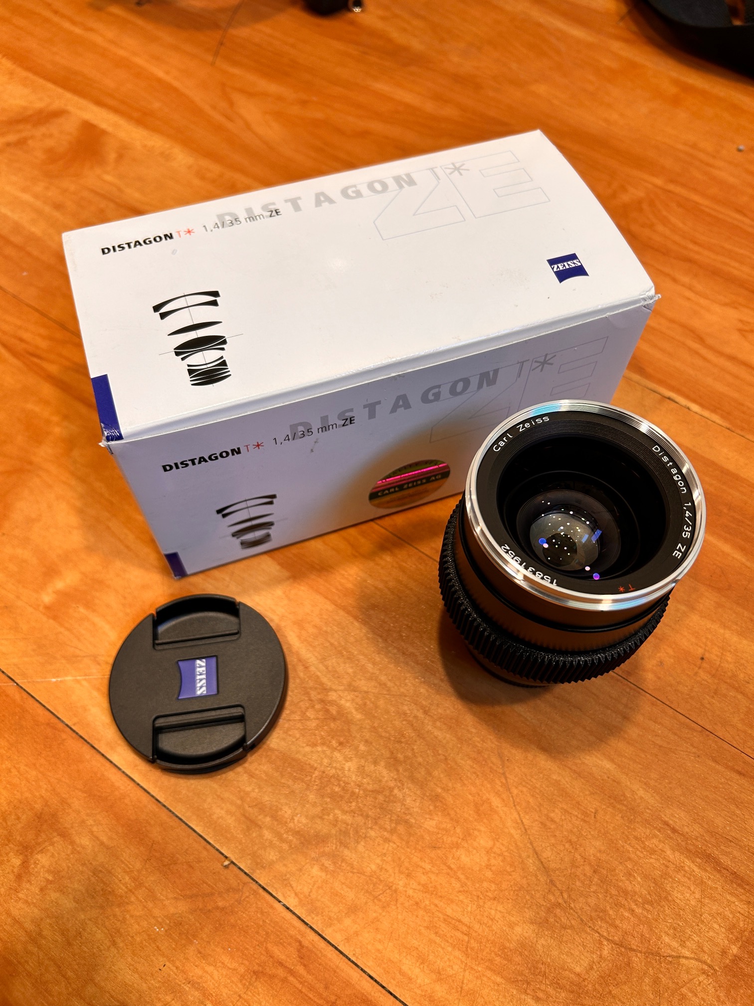 Zeiss 35mm f/1.4 Distagon T* ZE for Canon EF with Geared F...