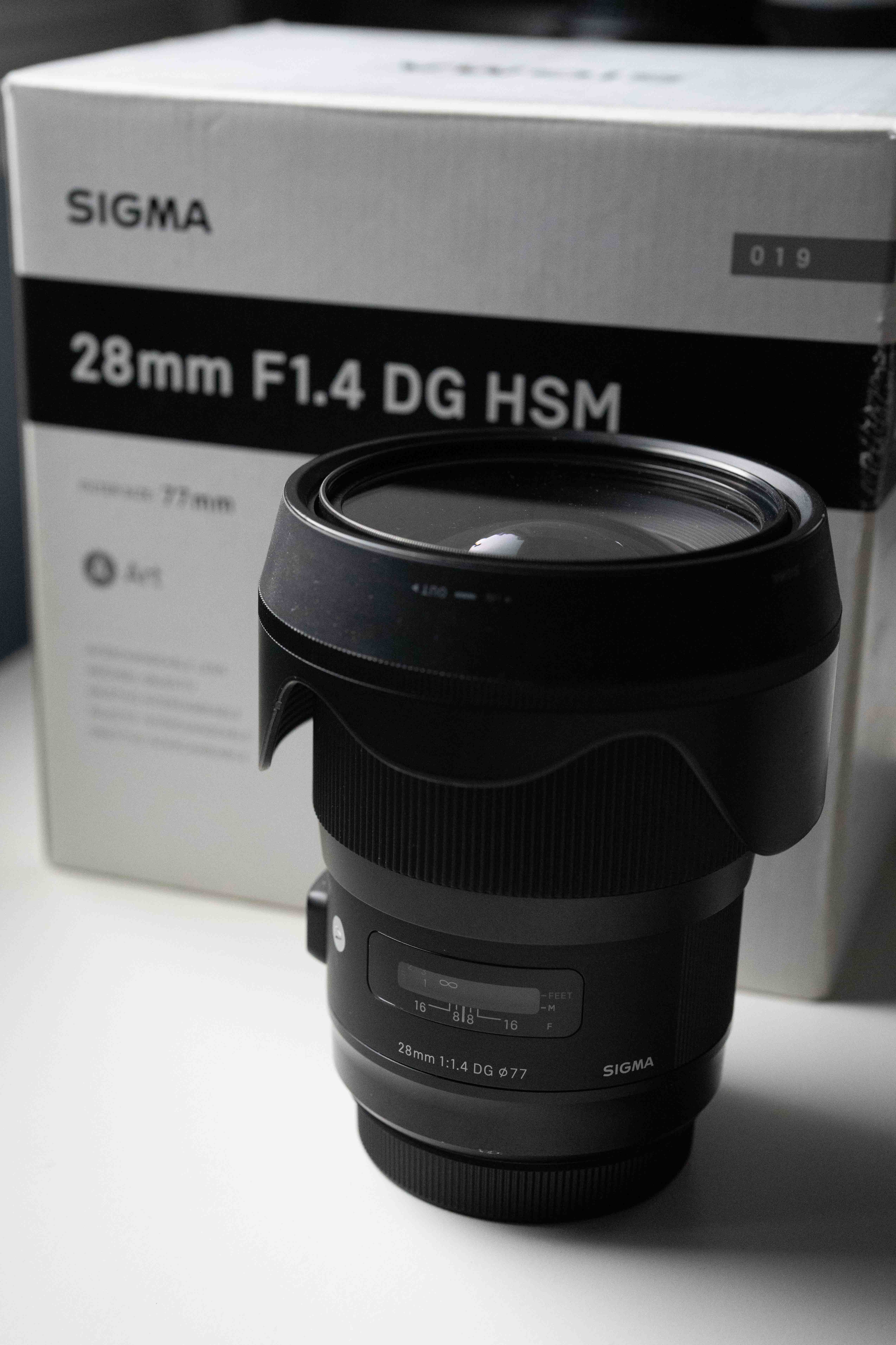 SIGMA EF 28mm f/1.4 DG HSM Lens