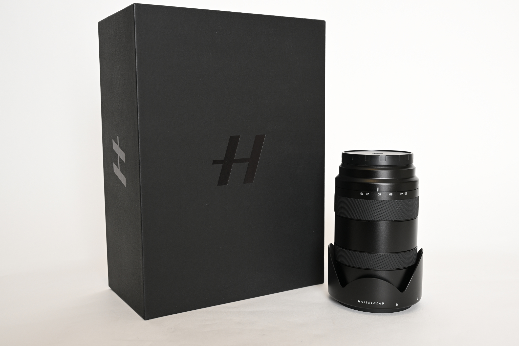 Hasselblad XCD 35-75mm f/3.5-4.5 Lens, with 266 Shutter Ac...