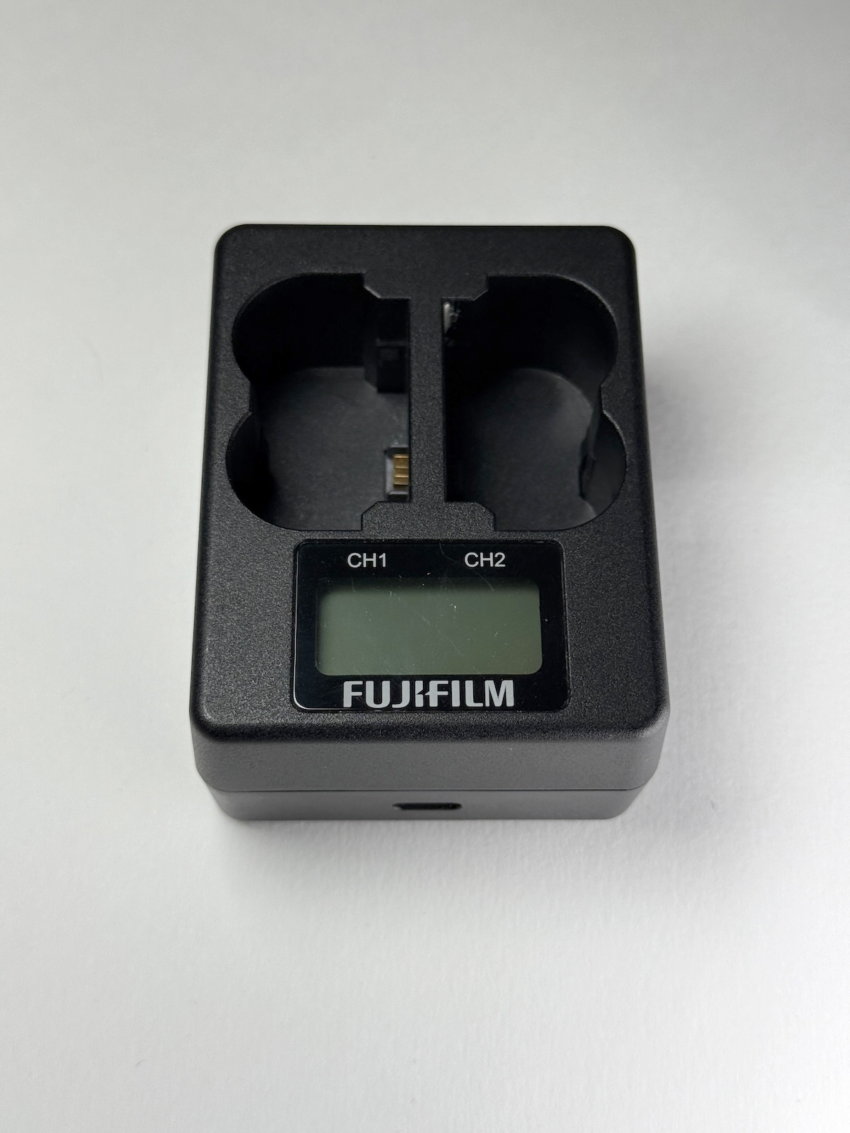 FUJIFILM BC-W235 Dual Battery Charger and 1 Battery