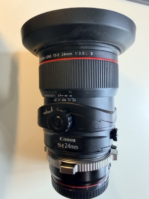 Canon ts-e 24mm f/3.5l ii tilt-shift lens w/ Rogeti panora...