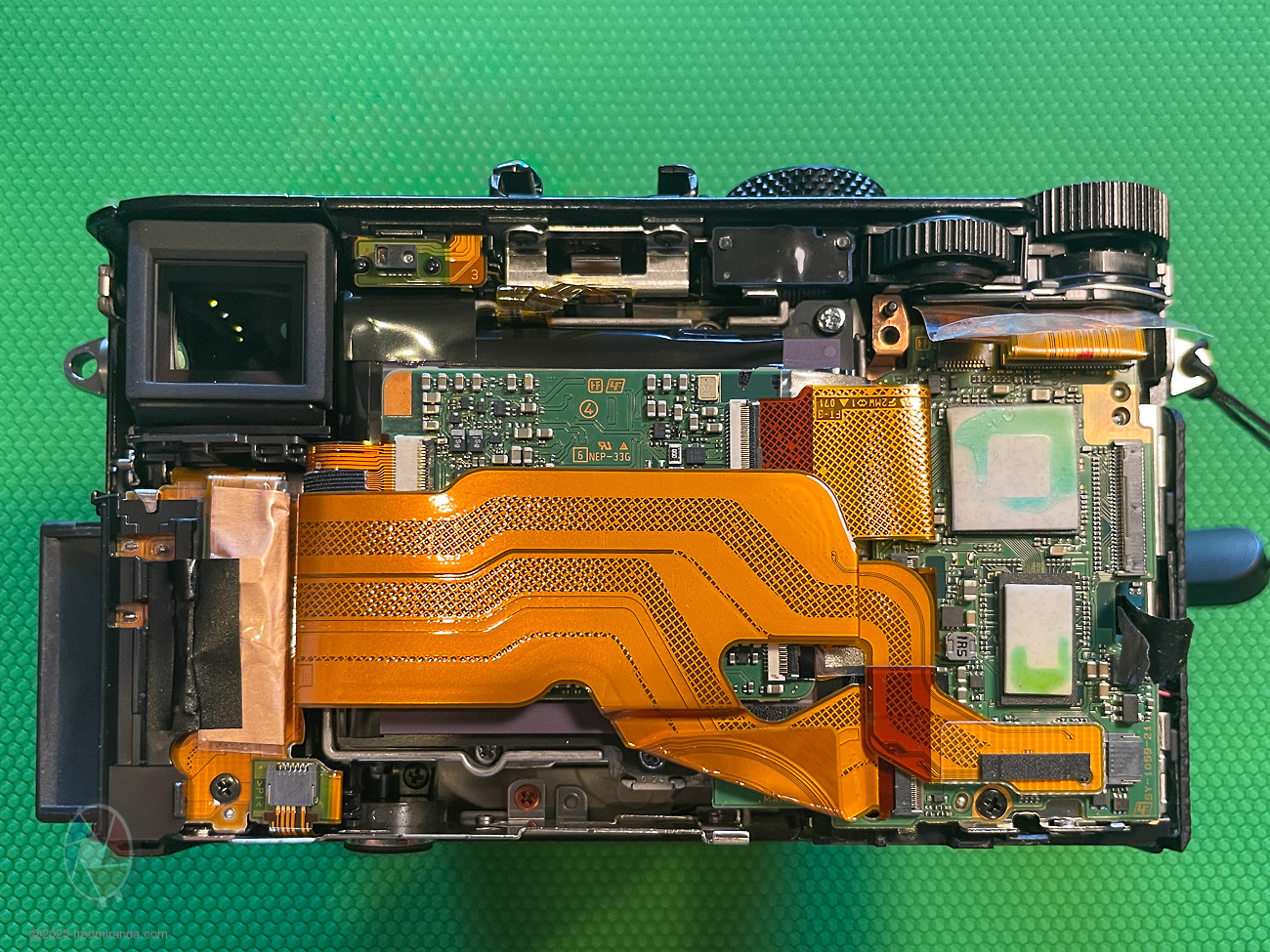Sony RX1R II Full Disassembly and Sensor Dust Cleaning Review - FM