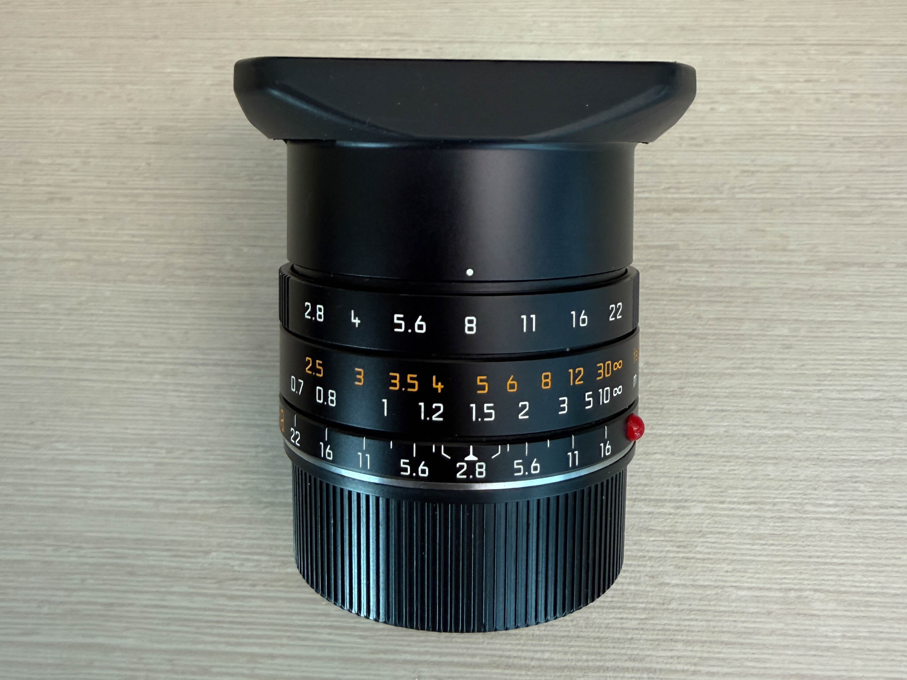 Leica Elmarit M 28mm f/2.8 ASPH (Latest version with metal...