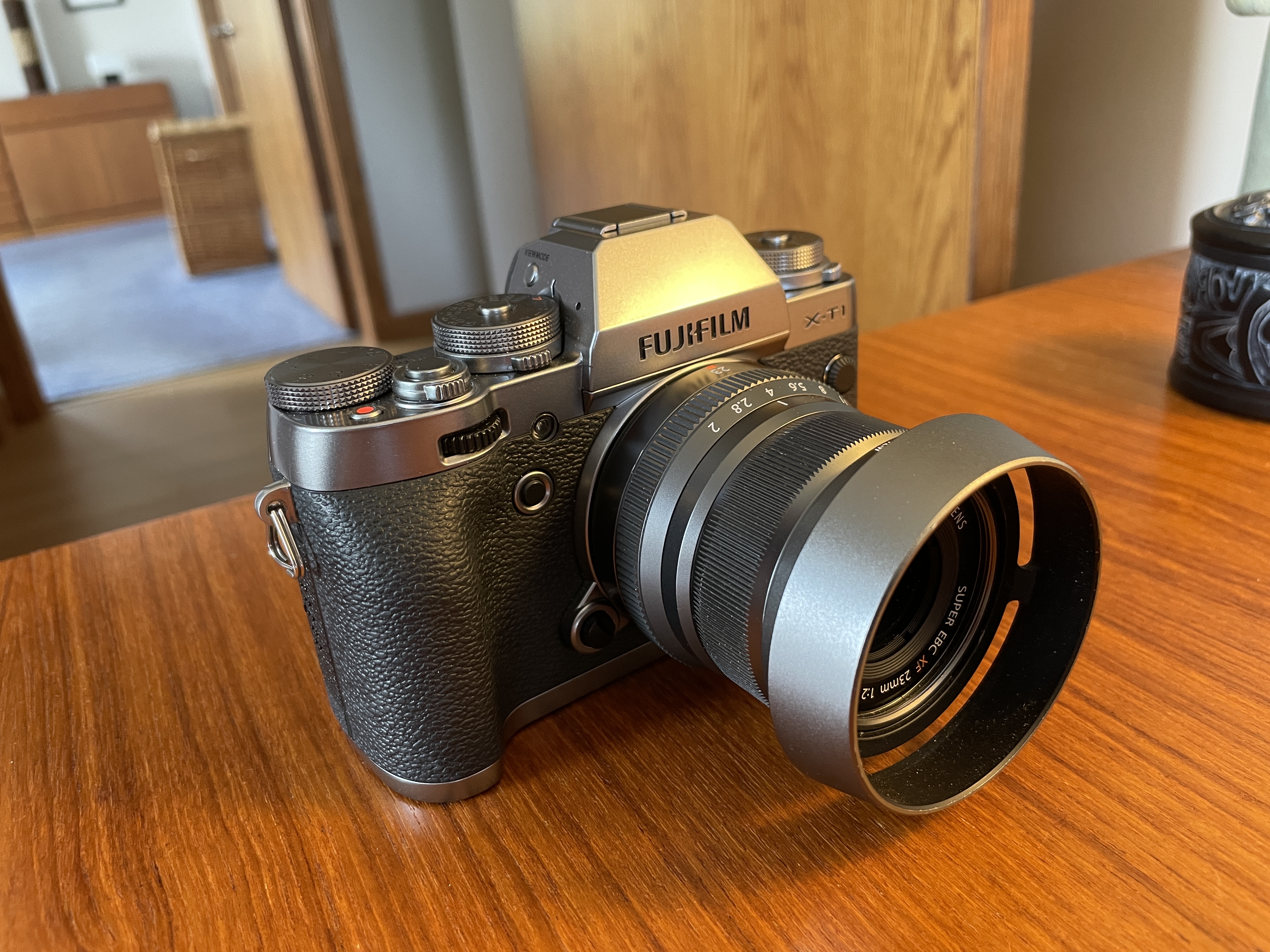 Fuji X-T1 & XF 23/2 lens, Graphite, pristine condition.