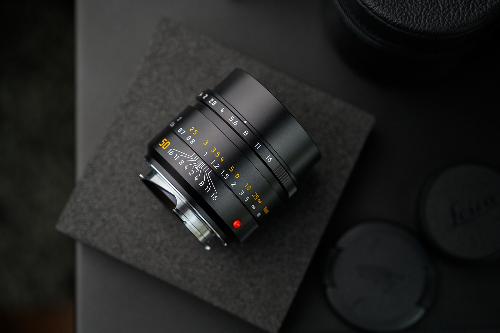 Leica Summilux-M 50mm f/1.4 close focus latest version 11728