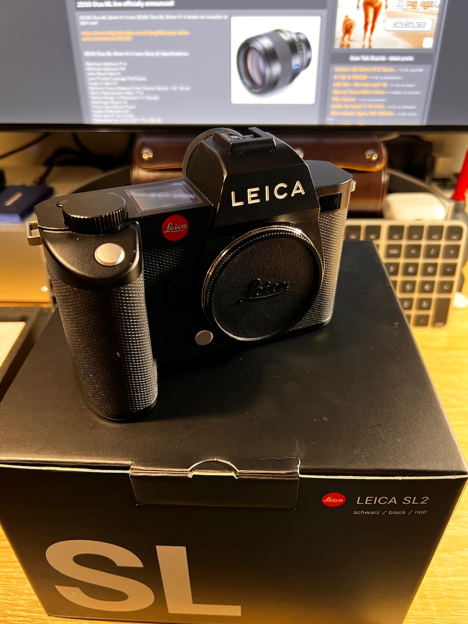 Sold LEICA SL2 RRS Box And 3 Batt s 1899 Buy Sell Photography 