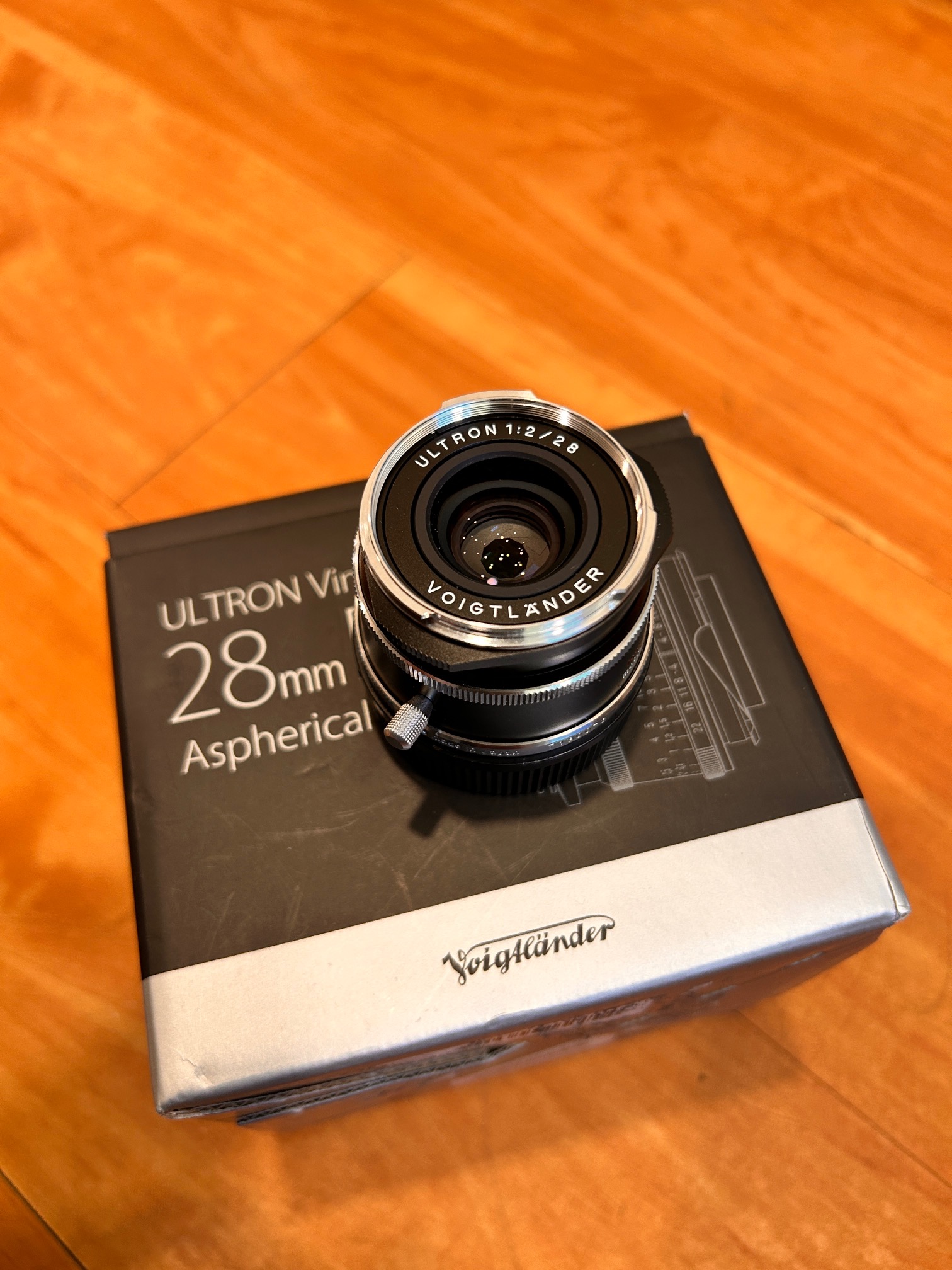 Voigtlander 28mm f/2.0 Ultron Vintage Aspherical VM Lens T...