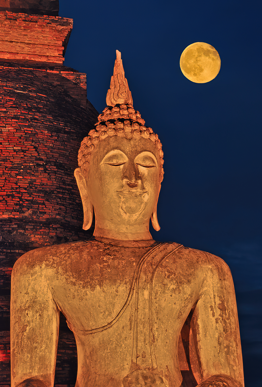 Buddha Stature on Full Moon